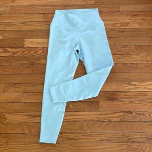 Alo yoga chalk blue 7/8 airbrush legging size small